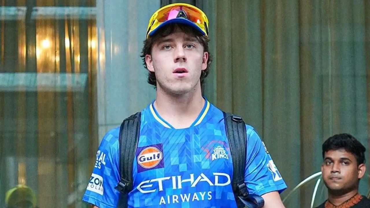 दक्षिण अफ्रीका के युवा बल्लेबाज़ डेवाल्ड ब्रेविस ने 2025 में 65 छक्के लगाकर अपनी आक्रामक क्षमता का शानदार प्रदर्शन किया। ‘बेबी एबी’ के नाम से मशहूर ब्रेविस ने बड़े मंच पर भी अपनी छाप छोड़ी। (Img: Internet)