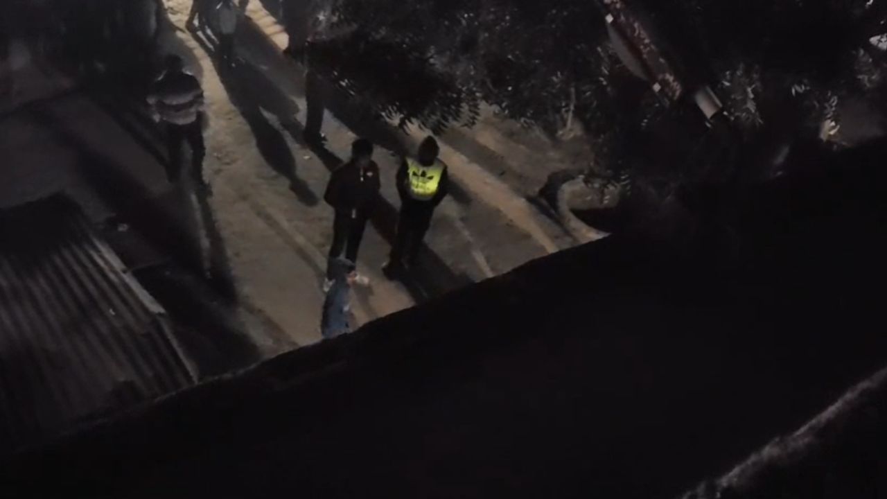 लाठी, डंडा और चाकू लेकर भिड़े दो पक्ष, देवरिया में रिश्तेदारी को लेकर टकराव; पढ़ें पूरा मामला