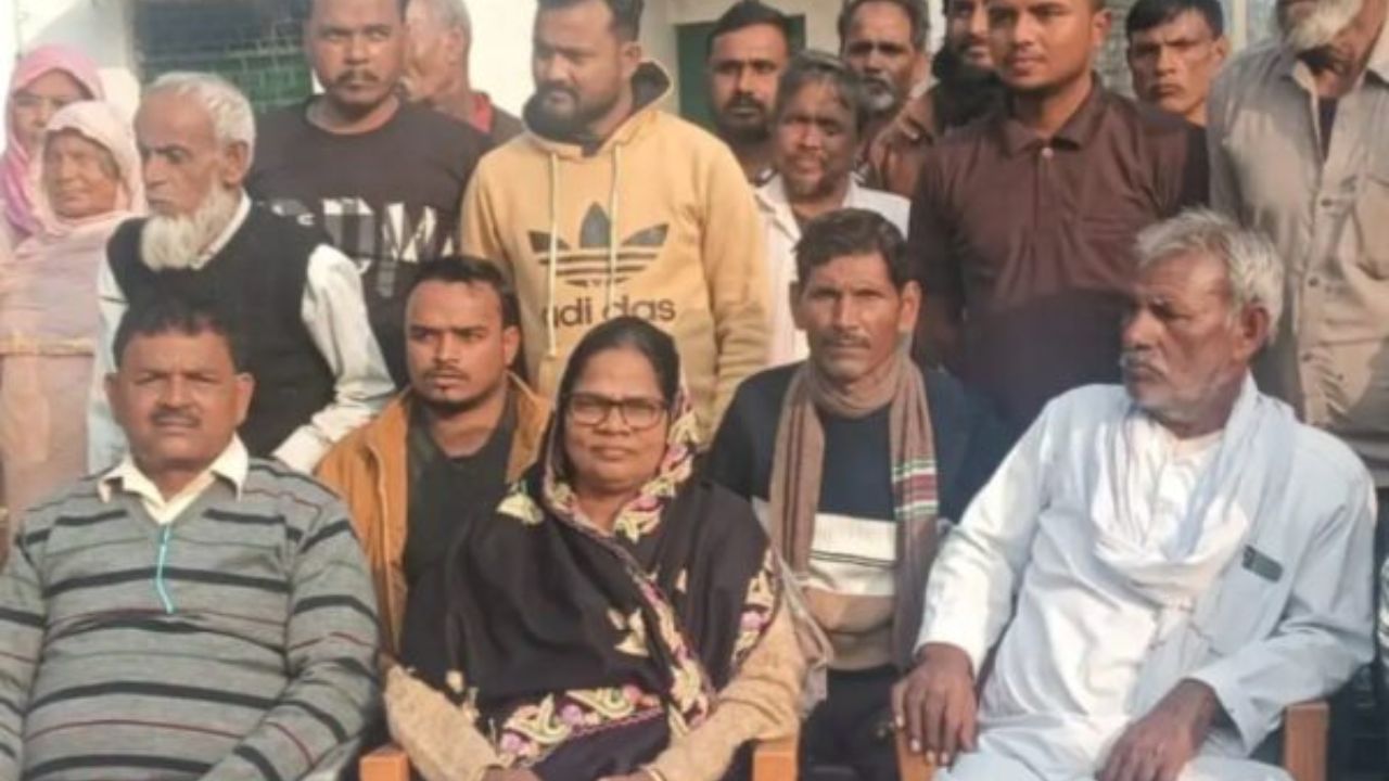 फतेहपुर में एसआईआर कार्य में आ रही दिक्कतें, 2003 की वोटर लिस्ट न मिलने से मैपिंग बाधित