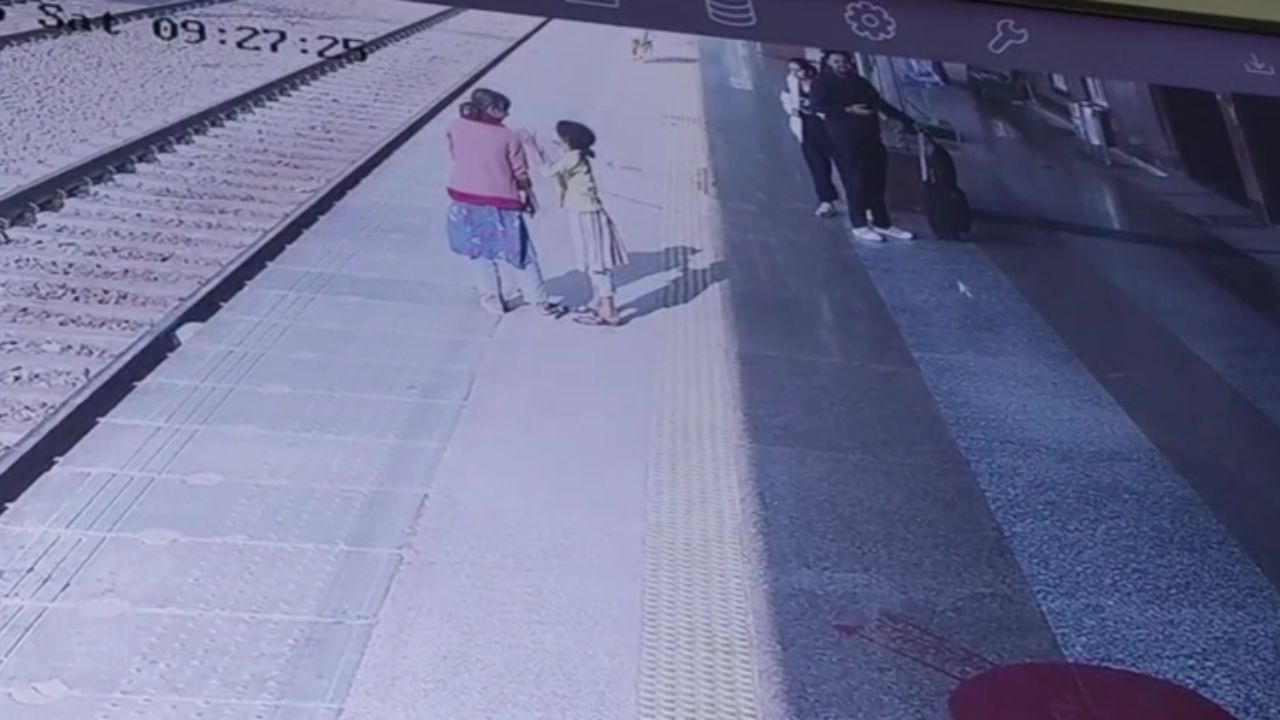 फतेहपुर में लापता 2 सगी बहनें रेलवे स्टेशन के सीसीटीवी में दिखीं, पुलिस ने तेज की तलाश