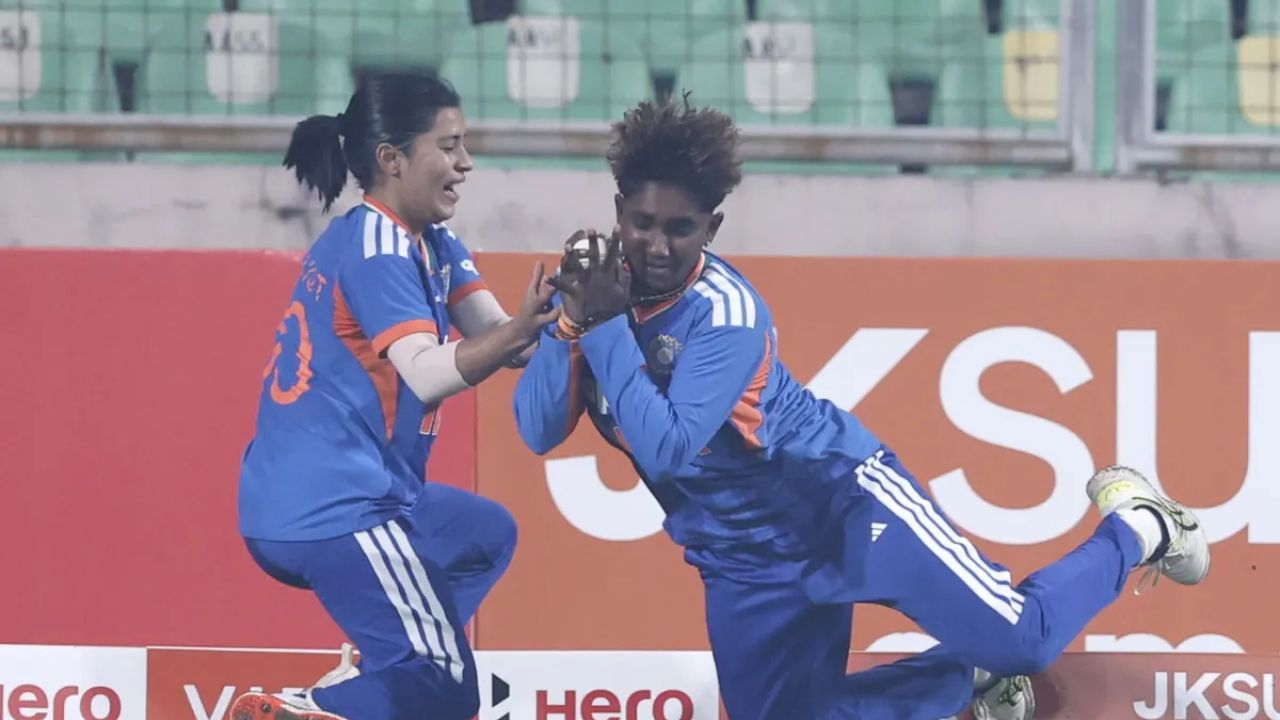 VIDEO: कैच था या जादू? जी कमलिनी का पहला इंटरनेशनल कैच बन गया VIRAL सेंसेशन