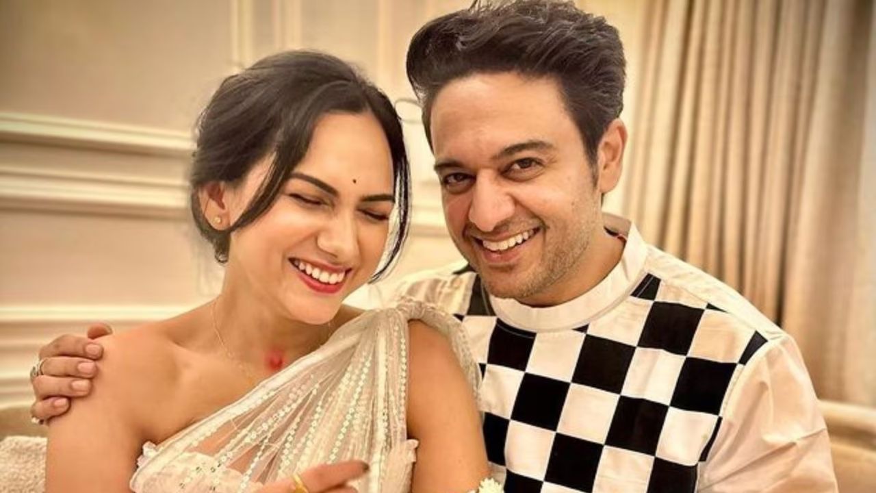 गौरव खन्ना का जन्म 11 दिसंबर 1981 को कानपुर में हुआ। वह भारतीय टेलीविजन इंडस्ट्री के एक प्रसिद्ध अभिनेता हैं। उन्हें ‘अनुपमा’ में अनुज कपाड़िया की भूमिका निभाने के लिए जाना जाता है। इस भूमिका के लिए उन्हें मुख्य भूमिका में सर्वश्रेष्ठ अभिनेता का इंडियन टेली अवार्ड भी मिल चुका है। गौरव खन्ना का जन्म 11 दिसंबर 1981 को कानपुर में हुआ। वह भारतीय टेलीविजन इंडस्ट्री के एक प्रसिद्ध अभिनेता हैं। उन्हें ‘अनुपमा’ में अनुज कपाड़िया की भूमिका निभाने के लिए जाना जाता है। इस भूमिका के लिए उन्हें मुख्य भूमिका में सर्वश्रेष्ठ अभिनेता का इंडियन टेली अवार्ड भी मिल चुका है।