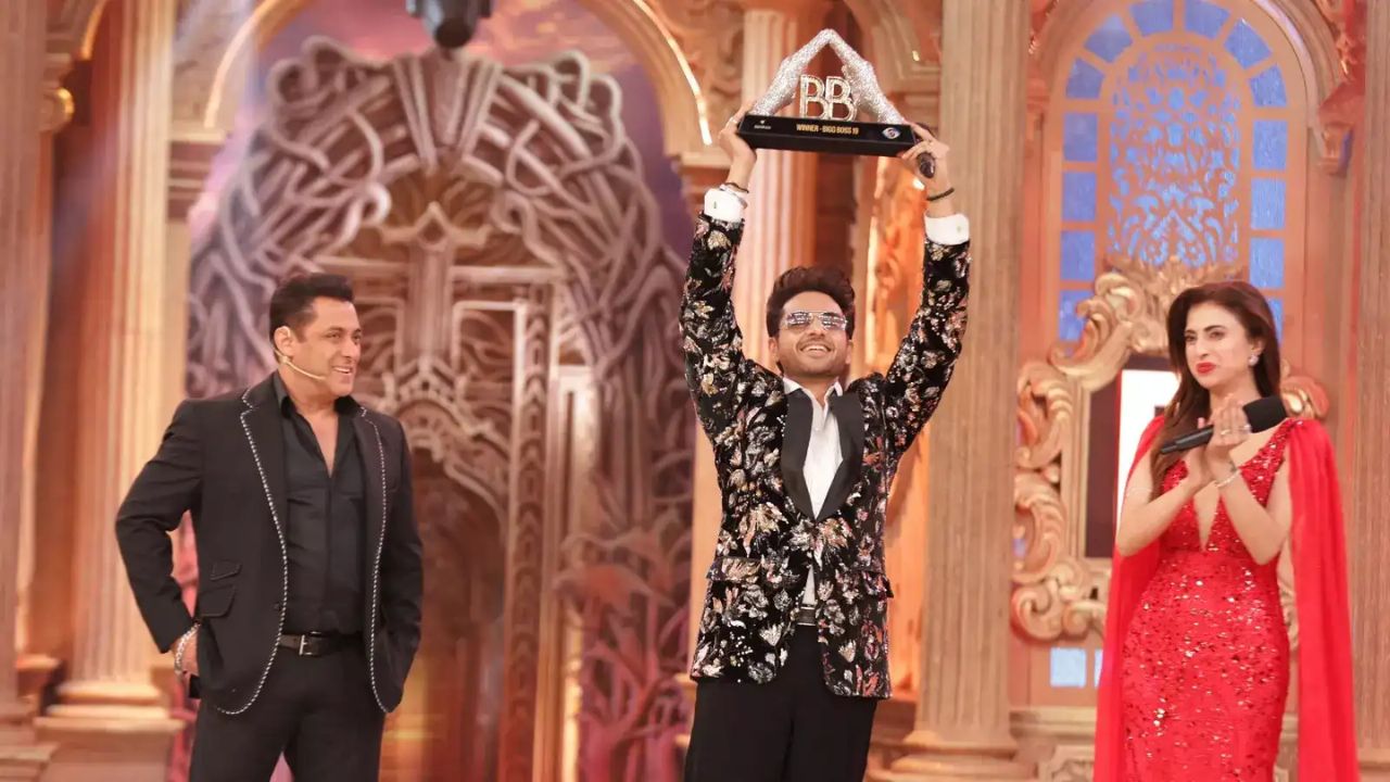 गौरव खन्ना ने ‘बिग बॉस 19’ में अपने सफर की शुरुआत से ही मजबूत दावेदार के रूप में अपनी जगह बनाई। शो में हुए विभिन्न टास्क में उन्होंने अपनी कड़ी मेहनत और कौशल के दम पर सफलता हासिल की। गौरव खन्ना ने ‘बिग बॉस 19’ में अपने सफर की शुरुआत से ही मजबूत दावेदार के रूप में अपनी जगह बनाई। शो में हुए विभिन्न टास्क में उन्होंने अपनी कड़ी मेहनत और कौशल के दम पर सफलता हासिल की।