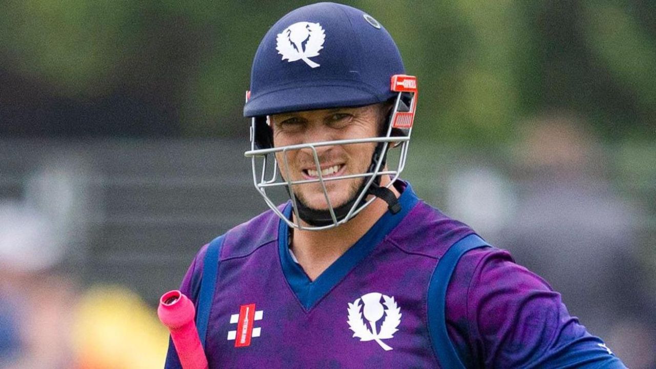 न्यूजीलैंड के सलामी बल्लेबाज डेवोन कॉन्वे चौथे स्थान पर हैं। उन्होंने वेस्टइंडीज के खिलाफ 227 रन की पारी खेली। इस दौरान उन्होंने 31 चौके लगाए और कुल 124 रन सिर्फ बाउंड्री से बनाए। (Img: Internet) न्यूजीलैंड के सलामी बल्लेबाज डेवोन कॉन्वे चौथे स्थान पर हैं। उन्होंने वेस्टइंडीज के खिलाफ 227 रन की पारी खेली। इस दौरान उन्होंने 31 चौके लगाए और कुल 124 रन सिर्फ बाउंड्री से बनाए। (Img: Internet)