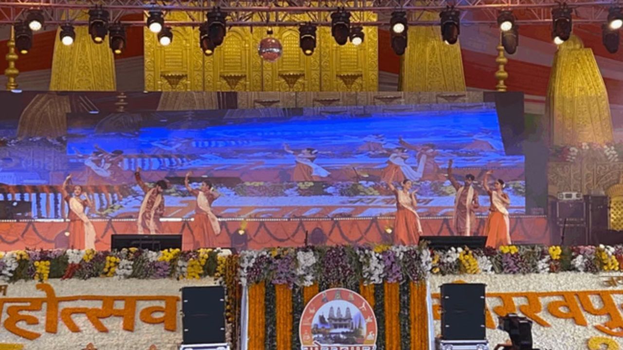 गोरखपुर महोत्सव 2026 की तैयारियां तेज, DM ने की समीक्षा बैठक