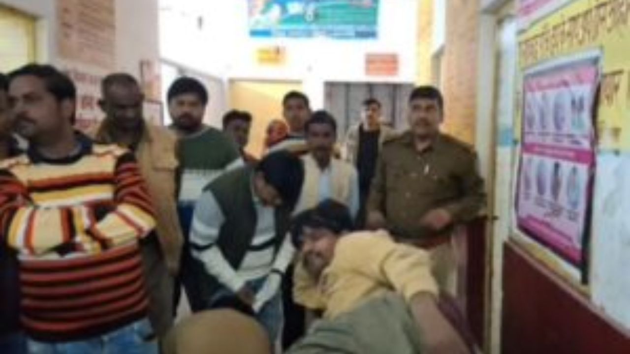 Barabanki Crime: पुरानी रंजिश में युवक को गोली मारकर किया घायल, जिला अस्पताल में भर्ती