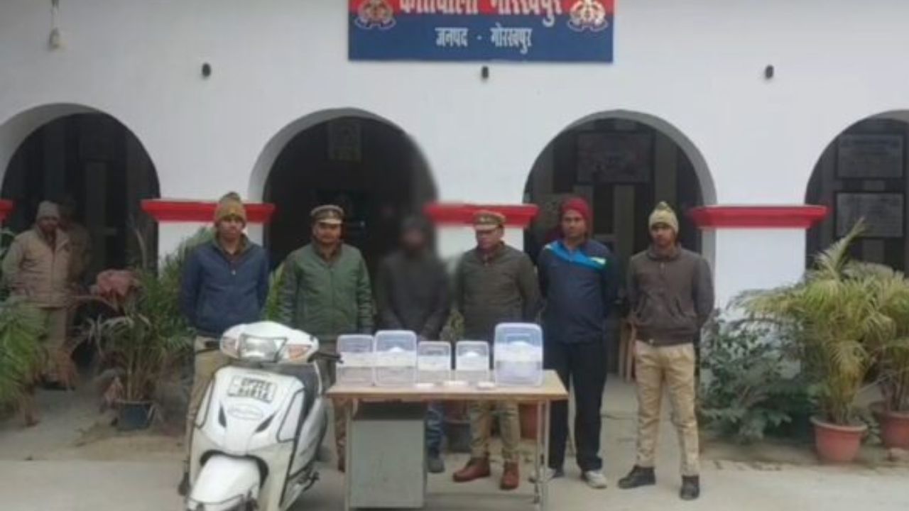 Gorakhpur Crime News: पुलिस ने किया मंदिर चोरी का खुलासा, शातिर चोर ऐसा हुए गिरफ्तार