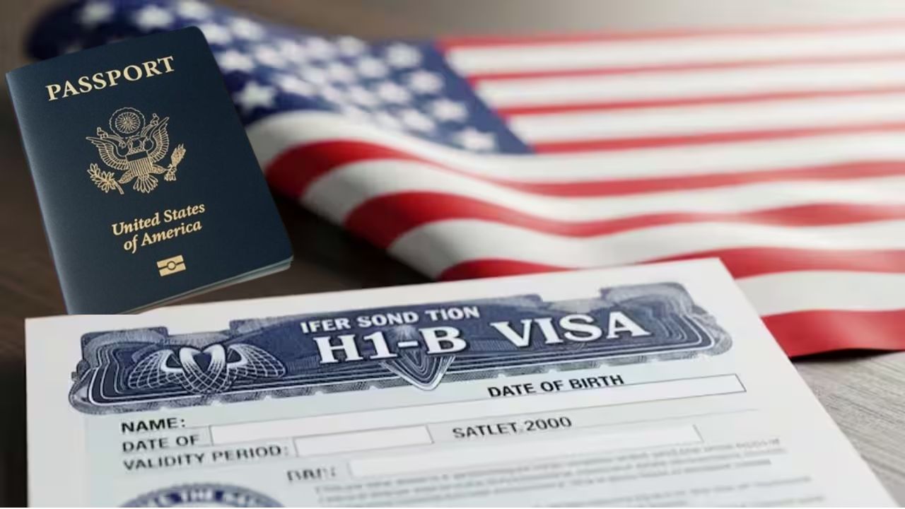 H1-B वीजा आवेदकों की बढ़ीं मुश्किलें, एंट्री बैन और सोशल मीडिया स्कैन; जानें क्या कहता है नया आदेश?