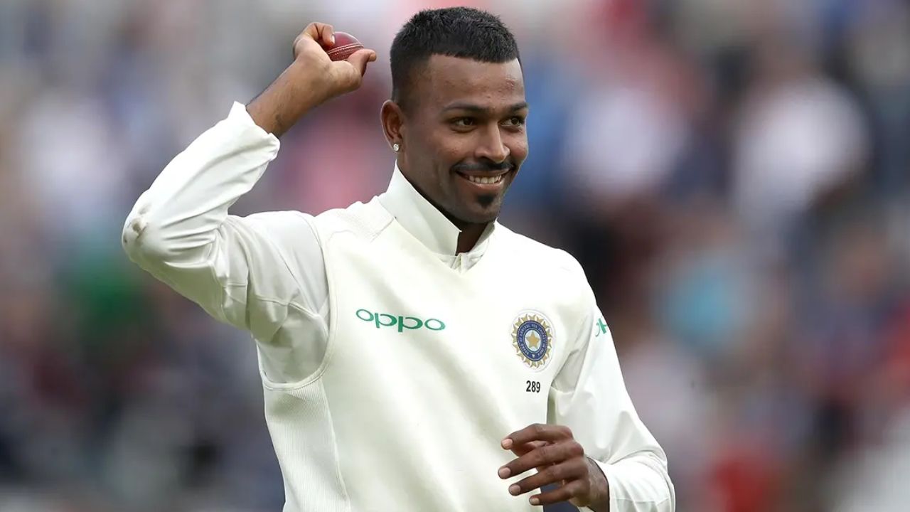 हार्दिक पांड्या को फिटनेस की वजह से टेस्ट क्रिकेट से दूर होना पड़ा था। हालांकि, उनके अनुभव और खेल की समझ टीम इंडिया के लिए मददगार साबित हो सकती है। अगर पांड्या बड़े मैचों में टीम में लौटते हैं, तो टीम के प्रदर्शन में सुधार संभव है। (Img: Internet)