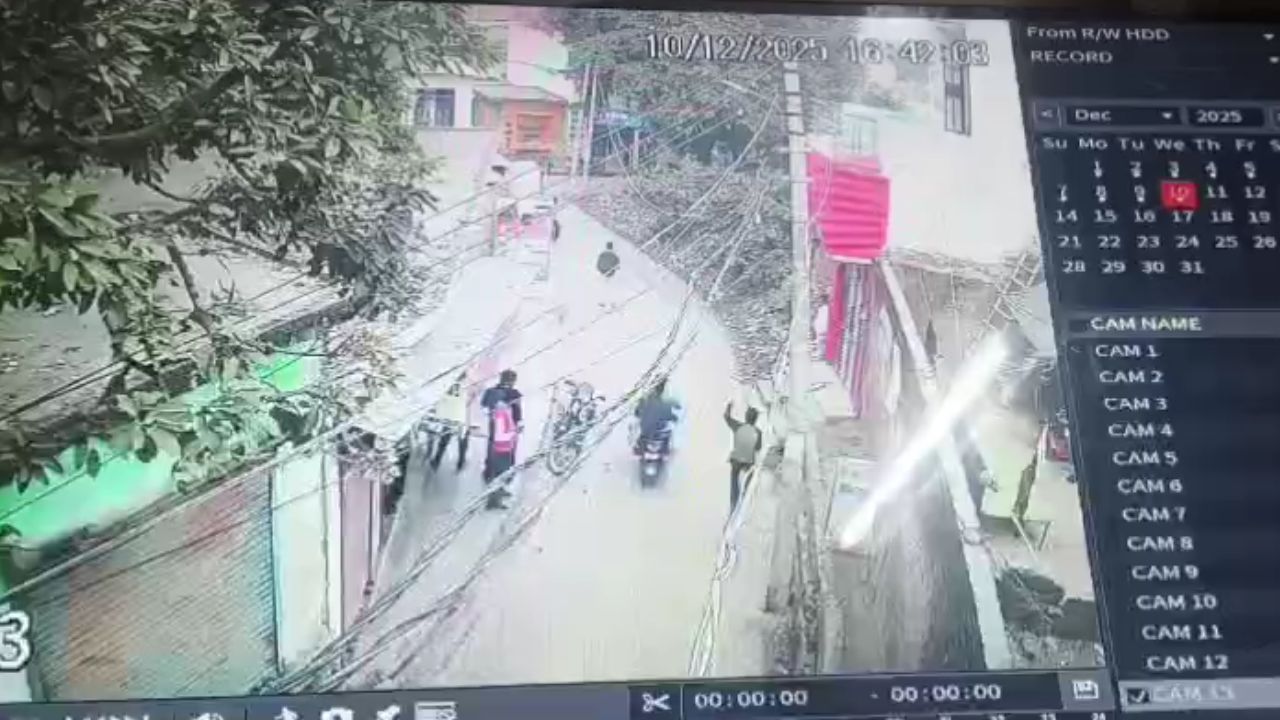 Hardoi News: बैंक मैनेजर पर युवक को दौड़ा-दौड़ा कर पीटने के गंभीर आरोप, पीड़ित ने एसपी से लगाई गुहार