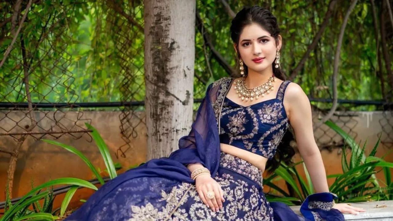 छोटी मुन्नी से ग्लैमरस स्टार बनने का उनका सफर युवाओं और फैन्स के लिए प्रेरणादायक है। यह दिखाता है कि सही मार्गदर्शन और मेहनत से कोई भी कलाकार इनोसेंट चाइल्ड आर्टिस्ट से ग्लैमरस और स्टाइलिश स्टार बन सकता है। छोटी मुन्नी से ग्लैमरस स्टार बनने का उनका सफर युवाओं और फैन्स के लिए प्रेरणादायक है। यह दिखाता है कि सही मार्गदर्शन और मेहनत से कोई भी कलाकार इनोसेंट चाइल्ड आर्टिस्ट से ग्लैमरस और स्टाइलिश स्टार बन सकता है।