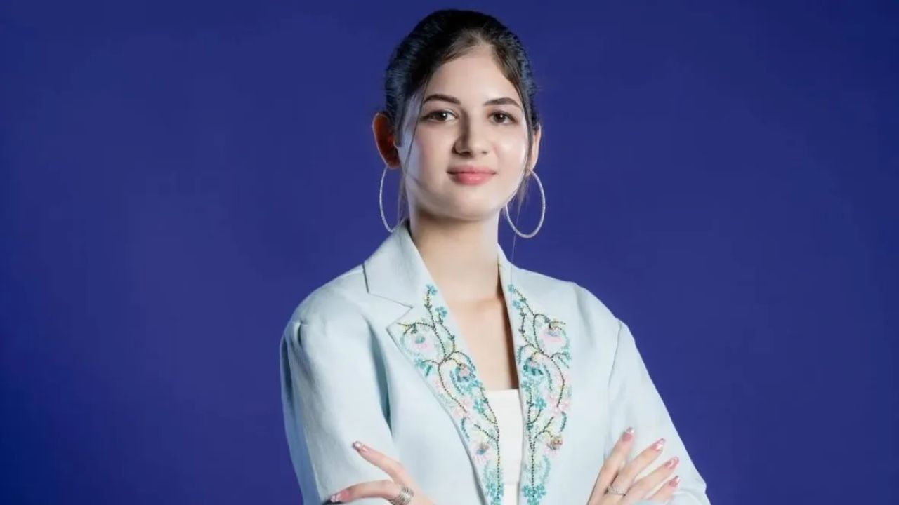 हर्षाली मल्होत्रा अब फैशन और स्टाइल आइकॉन भी बन चुकी हैं। उनके आउटफिट्स, मेकअप और पोज़ हर बार सोशल मीडिया पर चर्चा का विषय बन जाते हैं। फैन्स उनके नए फोटोशूट और ग्लैमरस अवतार के लिए बेहद उत्साहित हैं। हर्षाली मल्होत्रा अब फैशन और स्टाइल आइकॉन भी बन चुकी हैं। उनके आउटफिट्स, मेकअप और पोज़ हर बार सोशल मीडिया पर चर्चा का विषय बन जाते हैं। फैन्स उनके नए फोटोशूट और ग्लैमरस अवतार के लिए बेहद उत्साहित हैं।