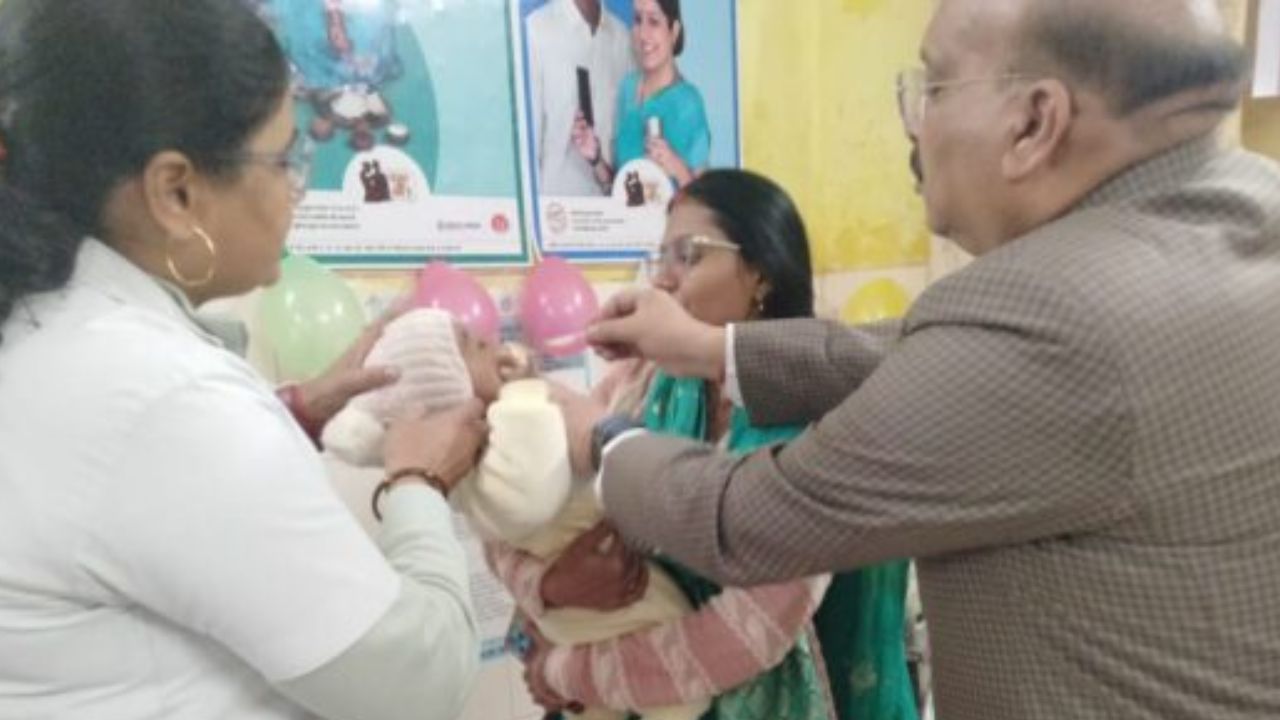 रायबरेली में स्वास्थ्य की सौगात, बच्चों को पिलाई गई विटामिन ए की दवा