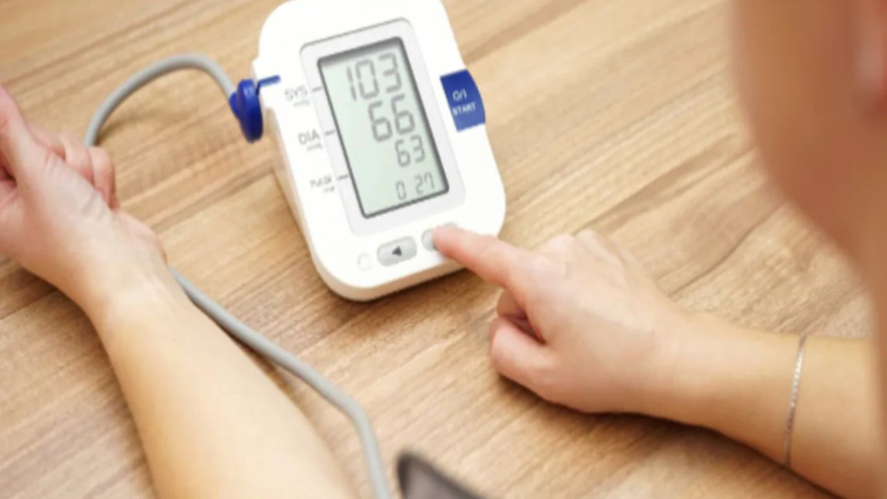 सौंफ में पोटैशियम और मैग्नीशियम जैसे पोषक तत्व मौजूद हैं। यह ब्लड प्रेशर को नियंत्रित करने में सहायक है और दिल की सेहत को बेहतर बनाता है। नियमित सेवन से दिल की बीमारियों का खतरा कम होता है।(फोटो सोर्स- इंटरनेट)