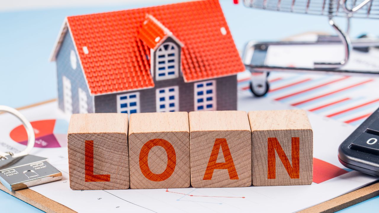 होम लोन लेने वालों के लिए बड़ी खुशखबरी, ब्याज दरों में गिरावट से जानें कितनी कम होगी EMI?