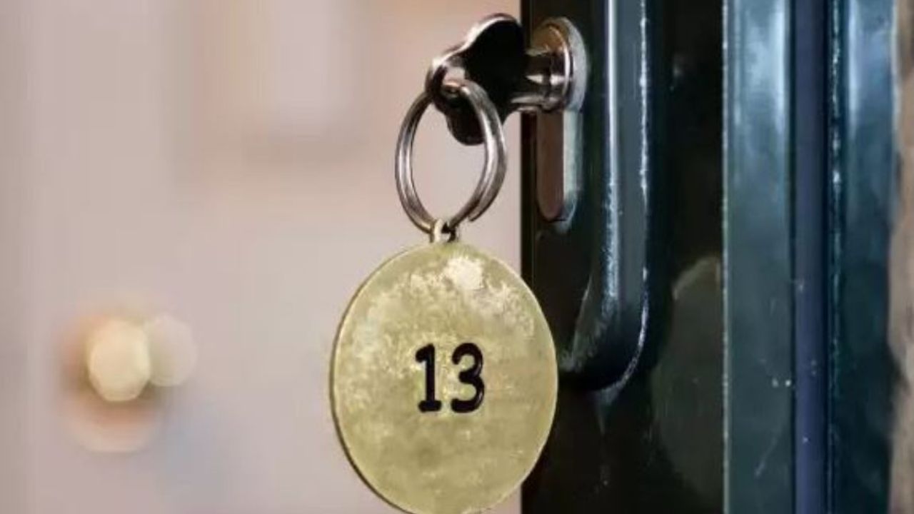होटल में 13 नंबर के कमरे क्यों नहीं होते? जानें इसके पीछे का राज
