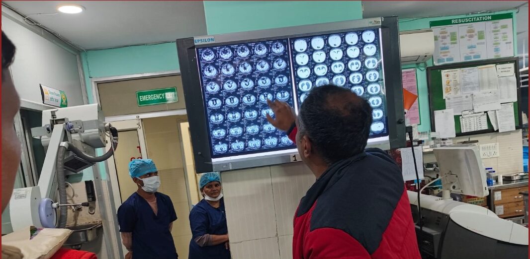 एक इंसान, दो रूप: पुलिस अफसर और डॉक्टर, लोग बोले- सच में भगवान का रूप! जानिए नैनीताल के इस अधिकारी के बारे में