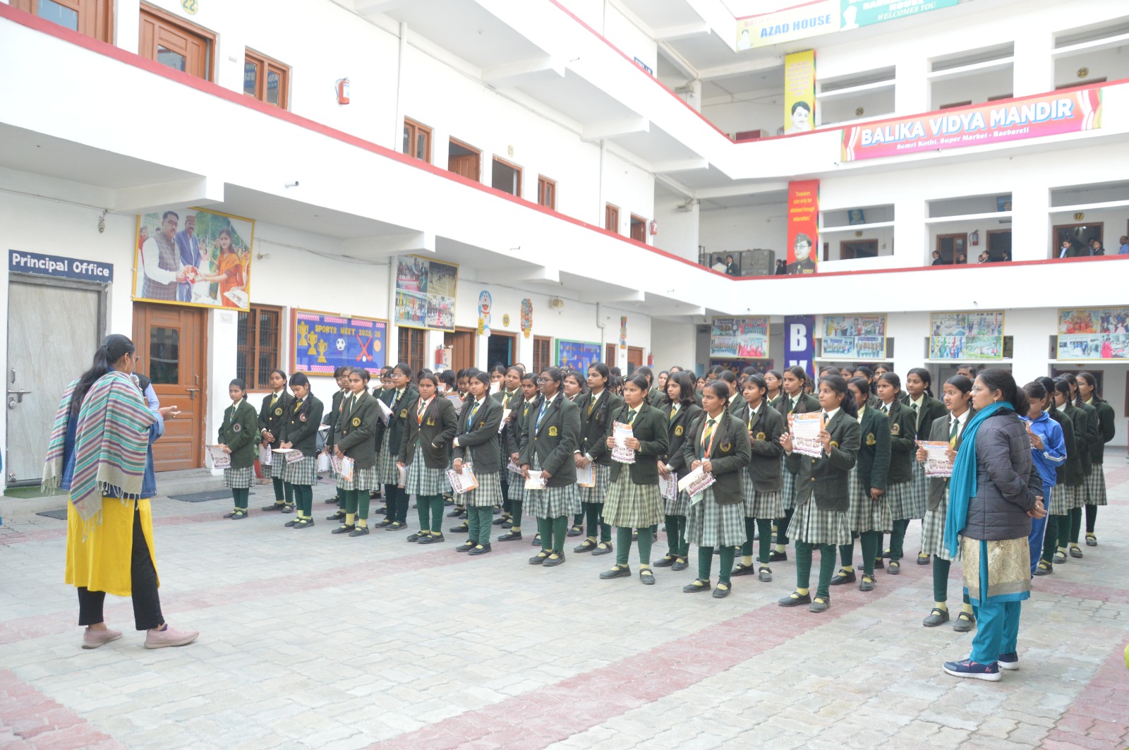 Raebareli: बालिकाओं को अपने अधिकारों के प्रति किया गया जागरूक, दी ये अहम जानकारी