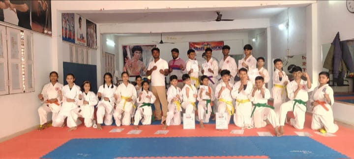 Gorakhpur: कराटे कलर बेल्ट ग्रेडिंग परीक्षा में प्रतिभागियों ने दिखाई अपनी प्रतिभा