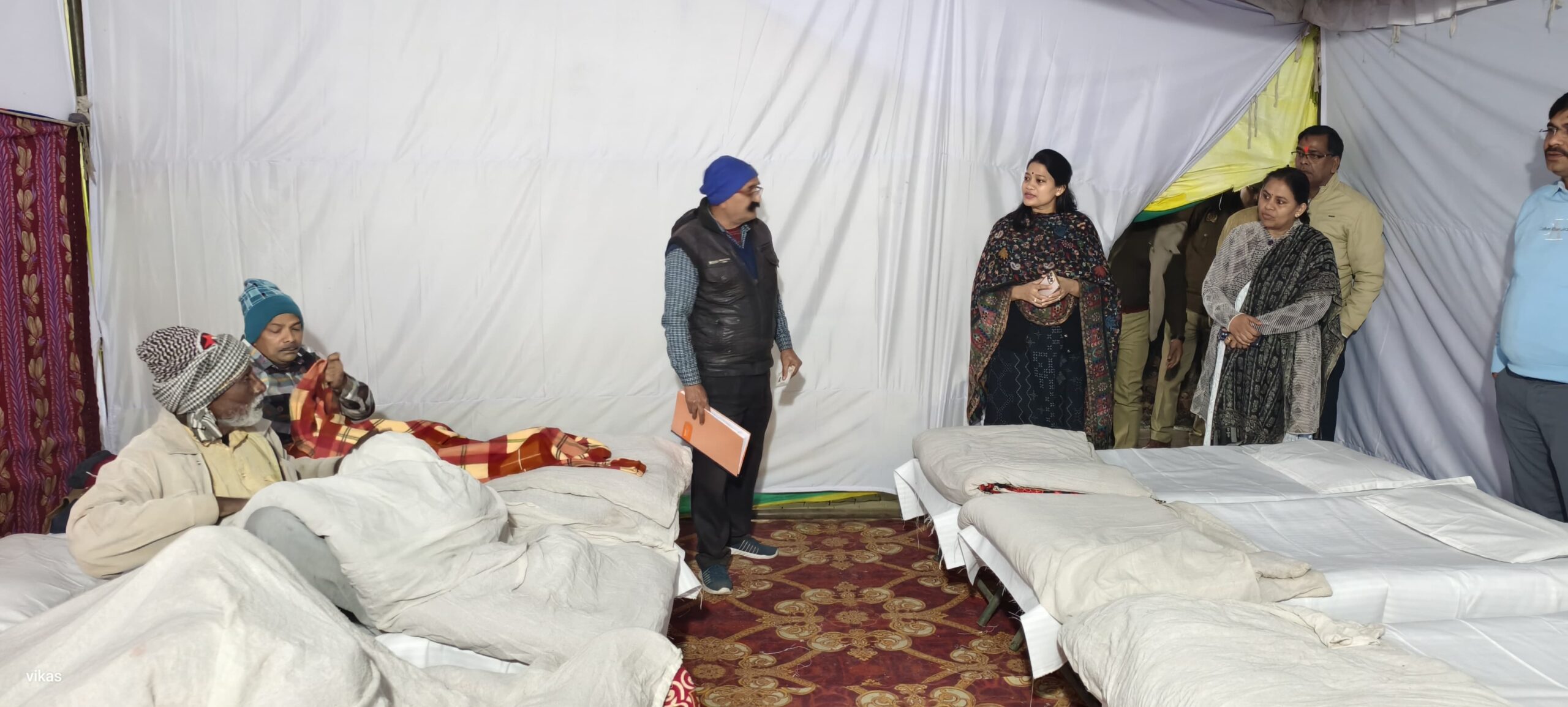 रायबरेली में कड़ाके की ठंड; जिलाधिकारी ने किया रैन बसेरों का निरीक्षण