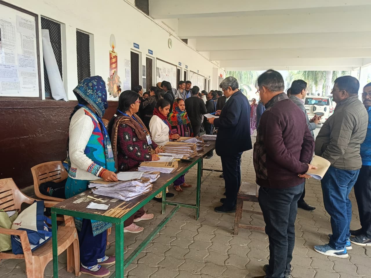 गोरखपुर में प्रेक्षक ने एसआईआर की गहन समीक्षा, मतदाता सूची को लेकर दिया ये निर्देश