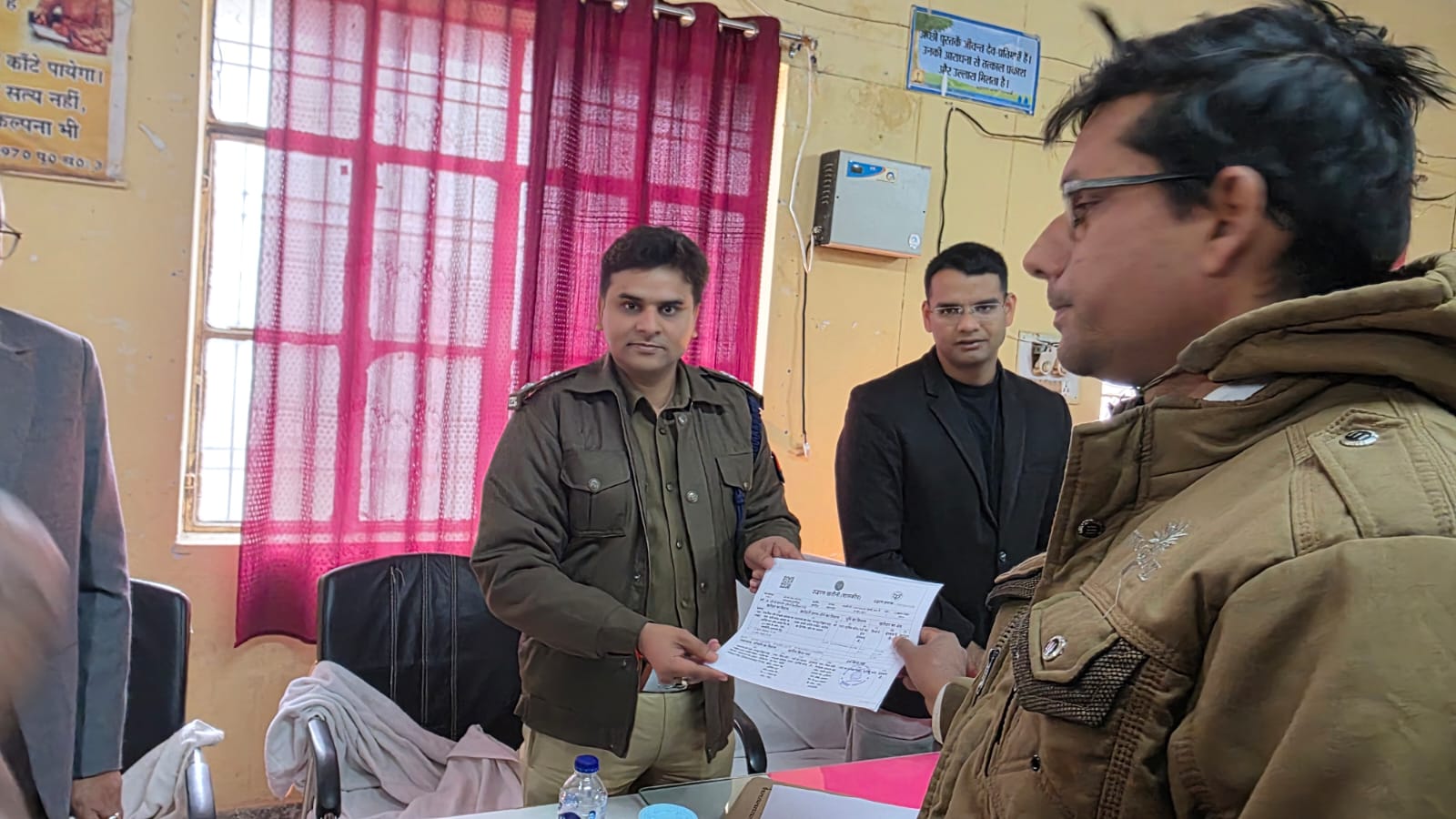 बलरामपुर में 10 साल बाद मिला हक, 76 पट्टा धारकों को मिली खतौनी