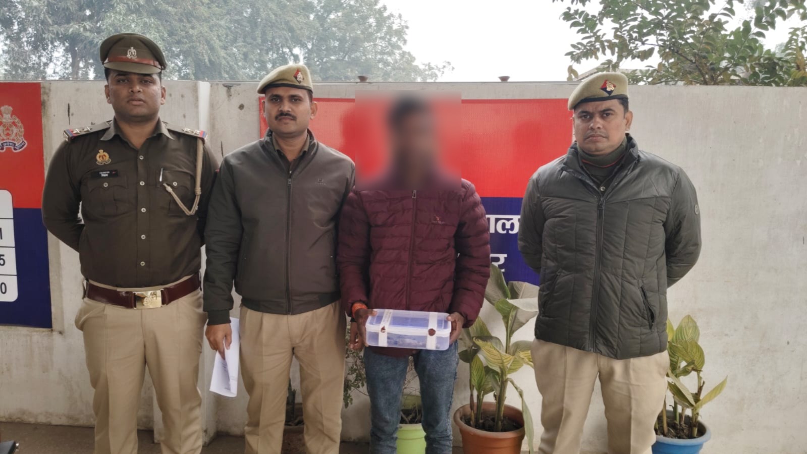 Gorakhpur News: अपराध पर पुलिस का कड़ा शिकंजा, अवैध तमंचे के साथ आरोपी गिरफ्तार