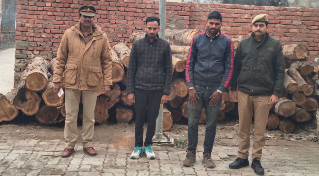 Balrampur Crime: अवैध सागौन लकड़ी तस्करी का भंडाफोड़, दो तस्कर गिरफ्तार
