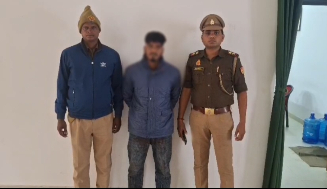 Gorakhpur: कुत्ते के भौंकने को लेकर हमला, पुलिस ने हत्या के प्रयास के आरोपी को दबोचा