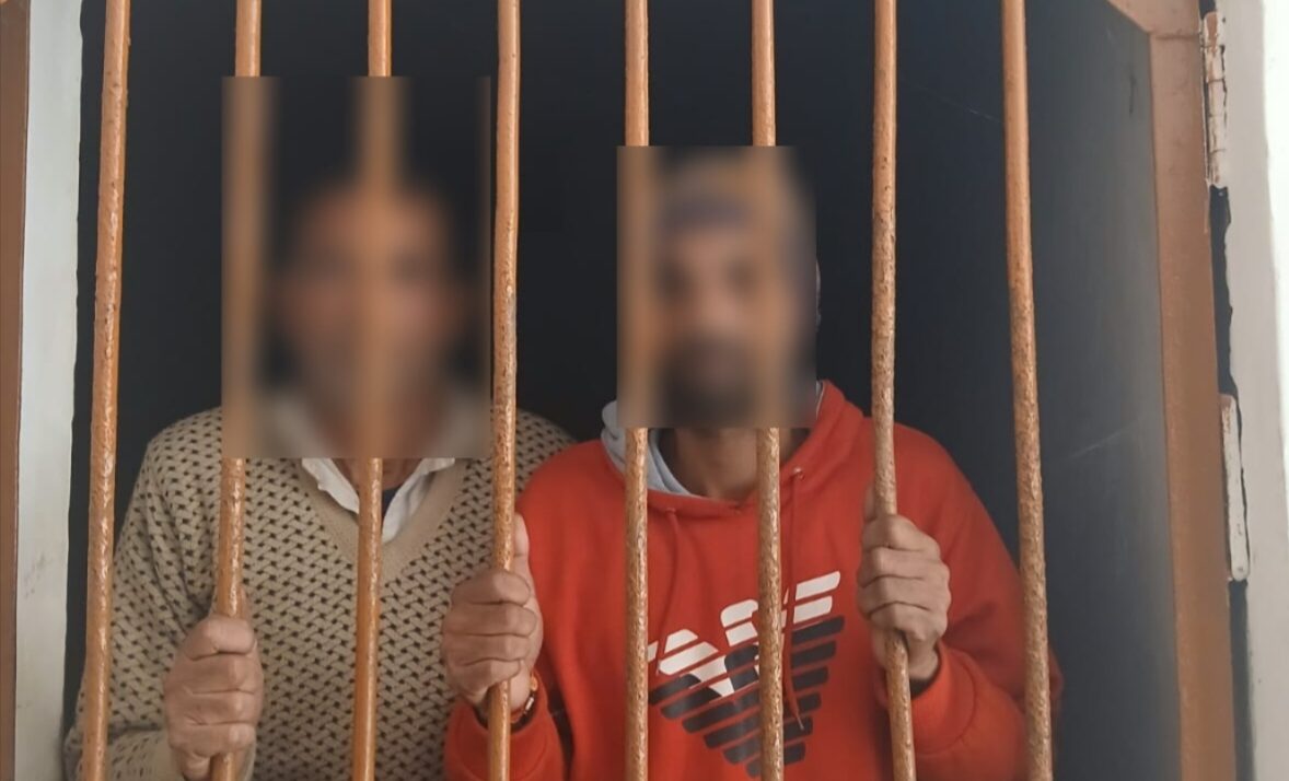 Gorakhpur Crime: बेलीपार पुलिस की बड़ी सफलता, जानलेवा हमले में पिता-पुत्र गिरफ़्तार