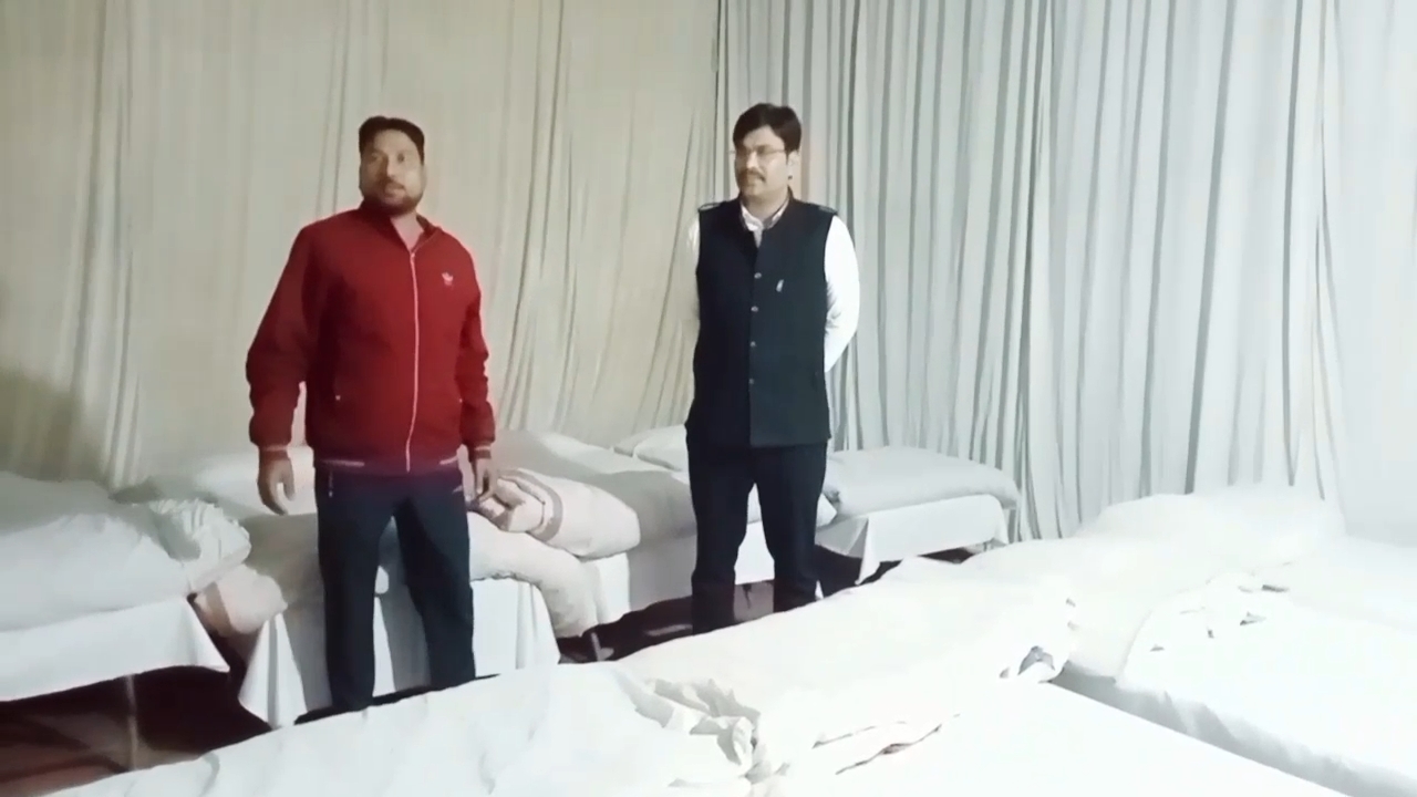 रायबरेली: ईओ ने रैन बसेरों का रात में किया औचक निरीक्षण, व्यवस्थाओं को लेकर कही ये बात