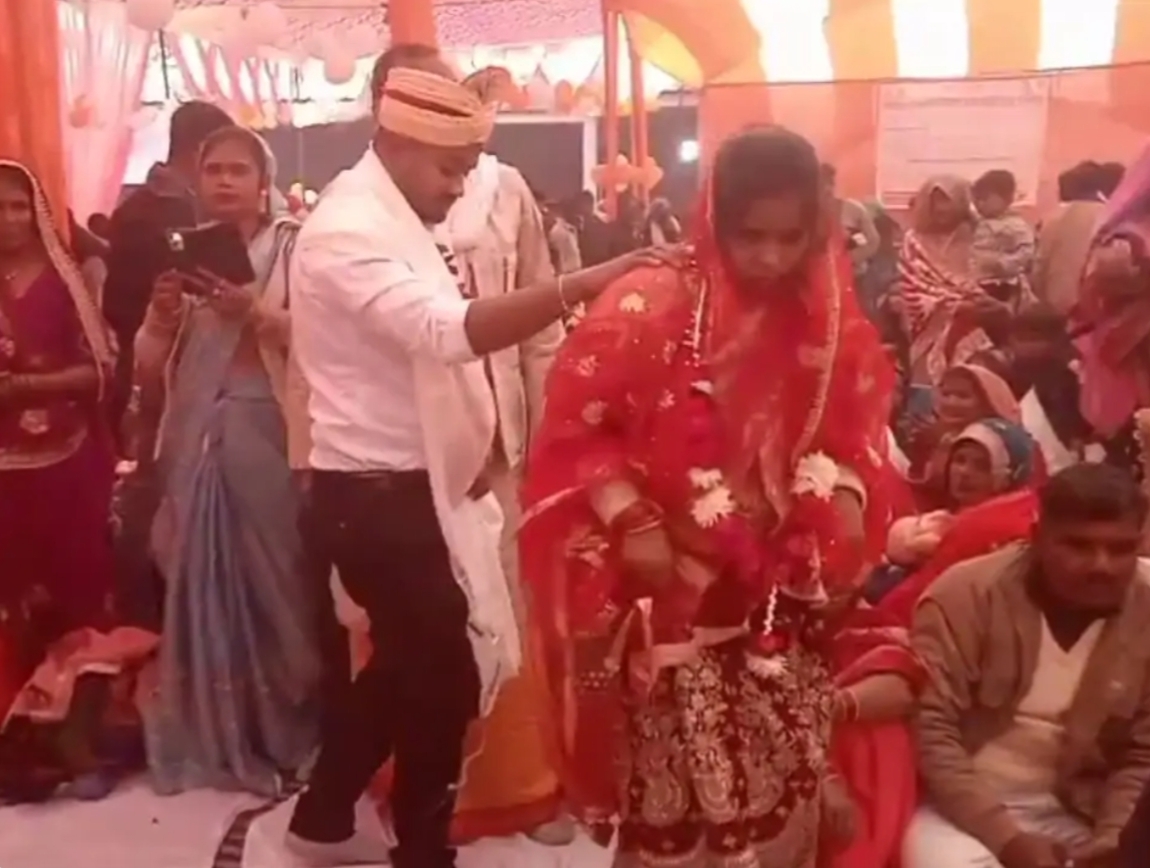 Fatehpur News: फतेहपुर में मुख्यमंत्री सामूहिक विवाह समारोह, 51 जोड़ों ने लिए सात फेरे