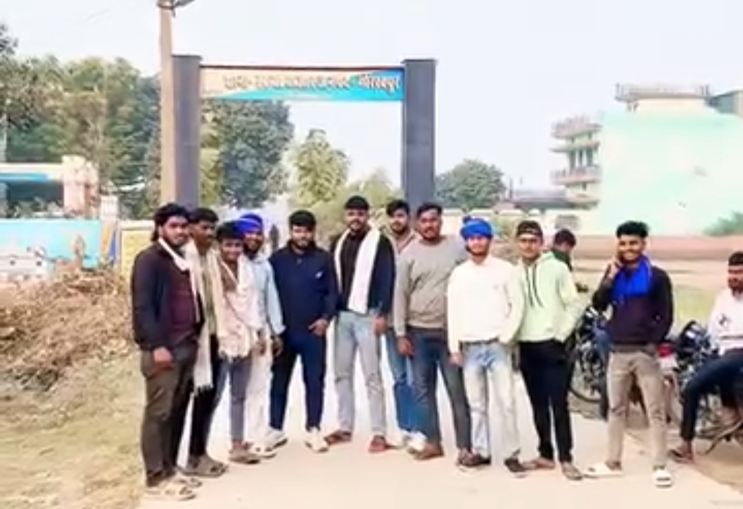 थाना गेट पर रील बनाना पड़ा भारी? उरुवा थाना गेट की वायरल रील से मचा हड़कंप, पुलिस की सख्ती के बाद बढ़ी हलचल