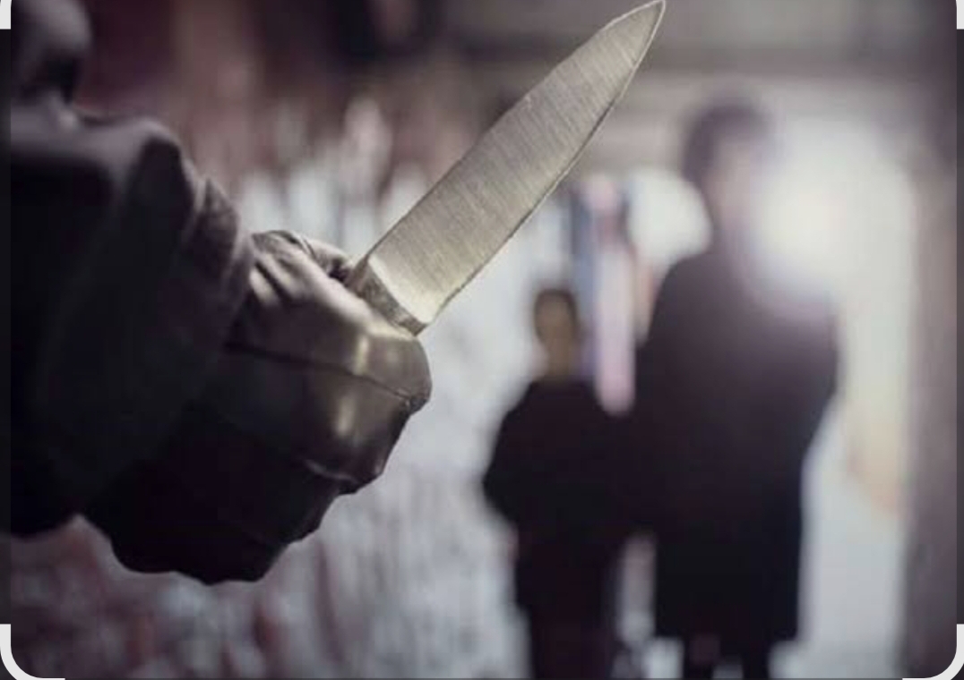 Gorakhpur Stabbing: कालेज परिसर में दिनदहाड़े चाकूबाजी, छात्र पर जानलेवा हमला