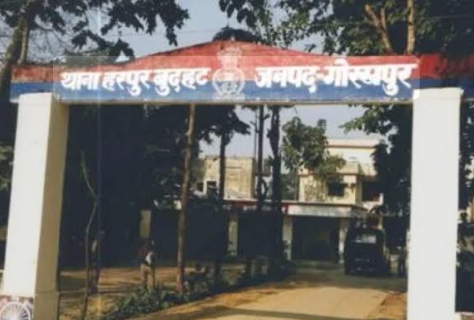 गोरखपुर के सोपारा गांव में जमीनी विवाद के चलते एक परिवार पर हो रहे लगातार हमले; पढ़ें पूरा मामला