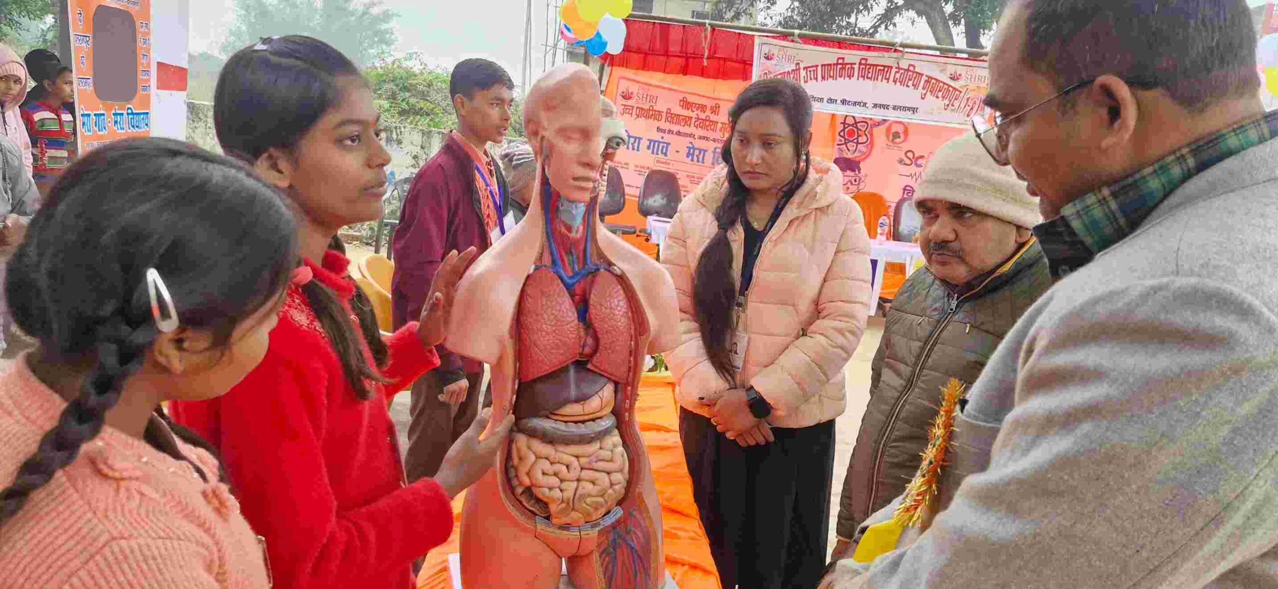 बलरामपुर में विज्ञान प्रदर्शनी में ग्रामीण अंचल के बल वैज्ञानिकों ने दिखाया अपना हुनर