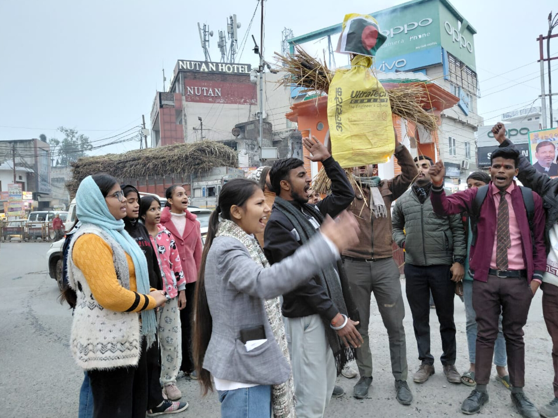 Balrampur News: बलरामपुर में एबीवीपी का विरोध प्रदर्शन, पुतला फूंक कर की नारेबाजी