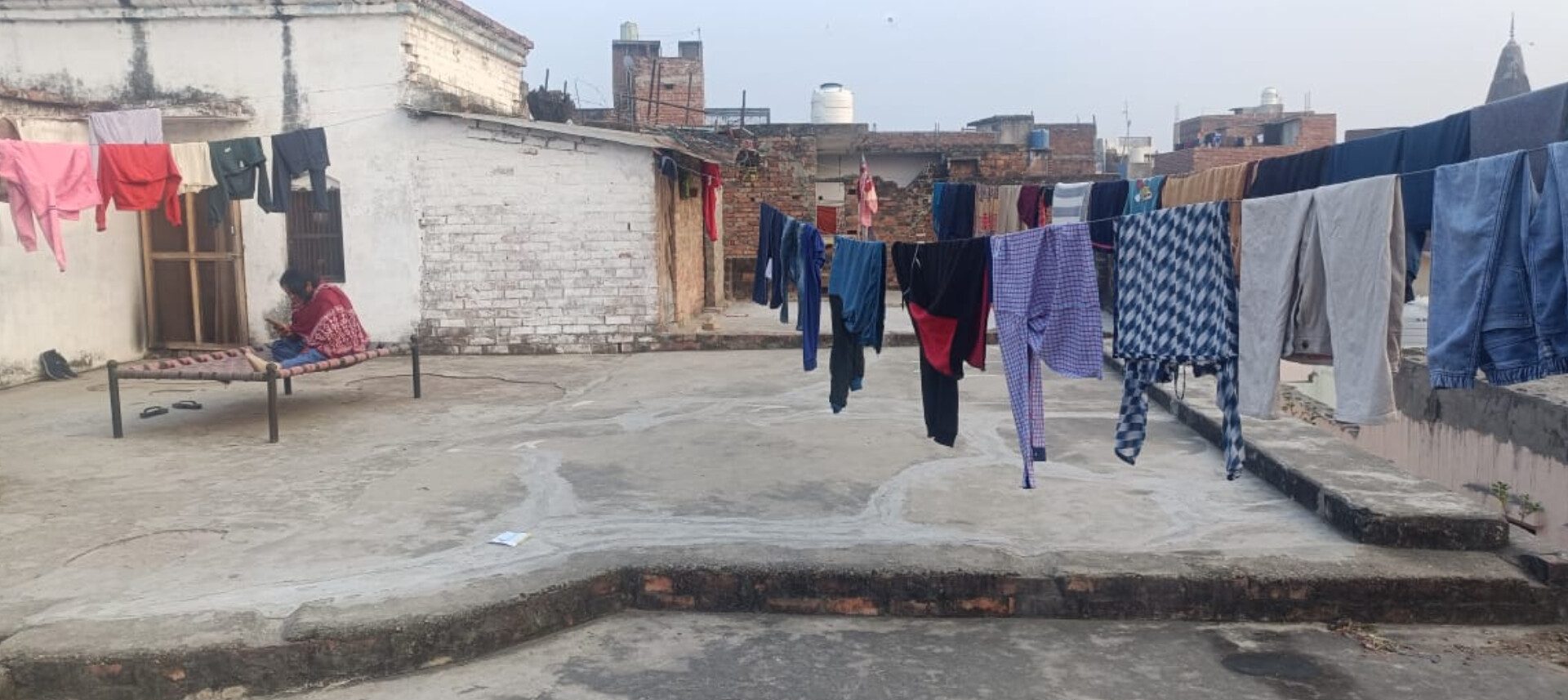 Balrampur News: कड़ाके की ठंड और कोहरे के बाद खिली गुनगुनी धूप, जनजीवन को मिली बड़ी राहत