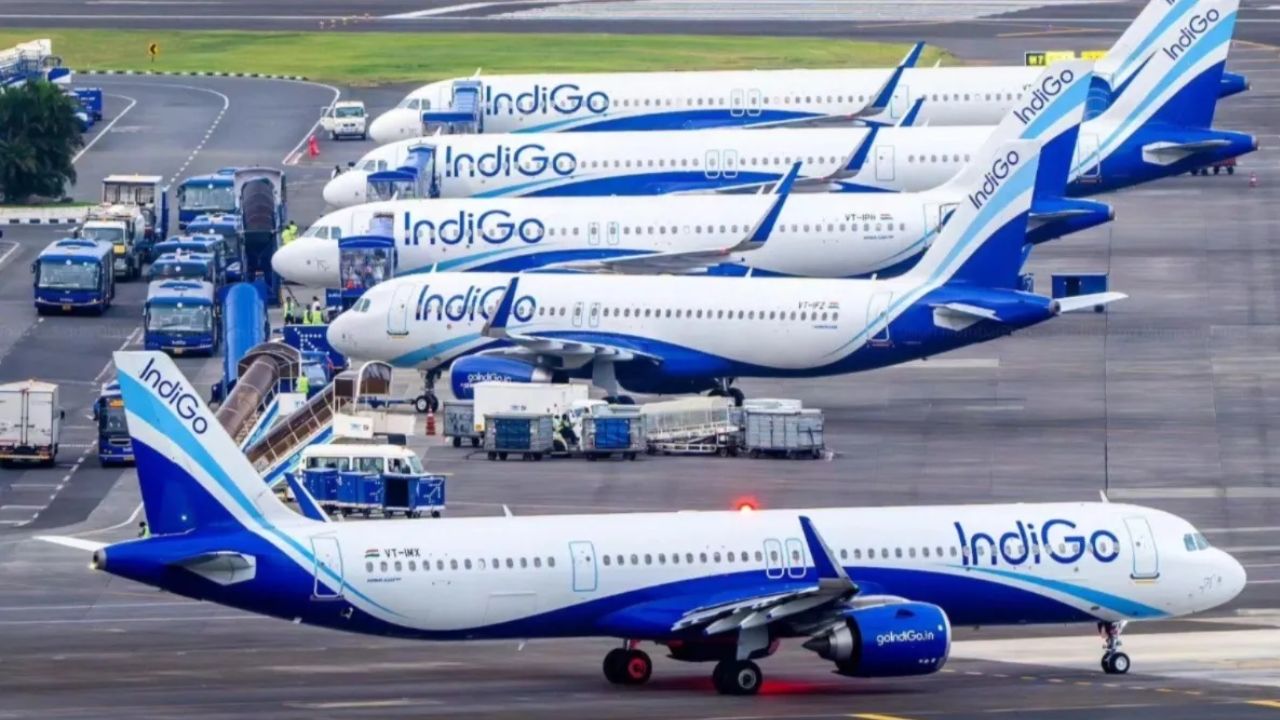 ऑपरेशनल फेल या कुछ और? इंडिगो संकट ने छेड़ी बड़ी बहस, अब से इन कार्यप्रणाली पर नियामकों की होगी पैनी नजर
