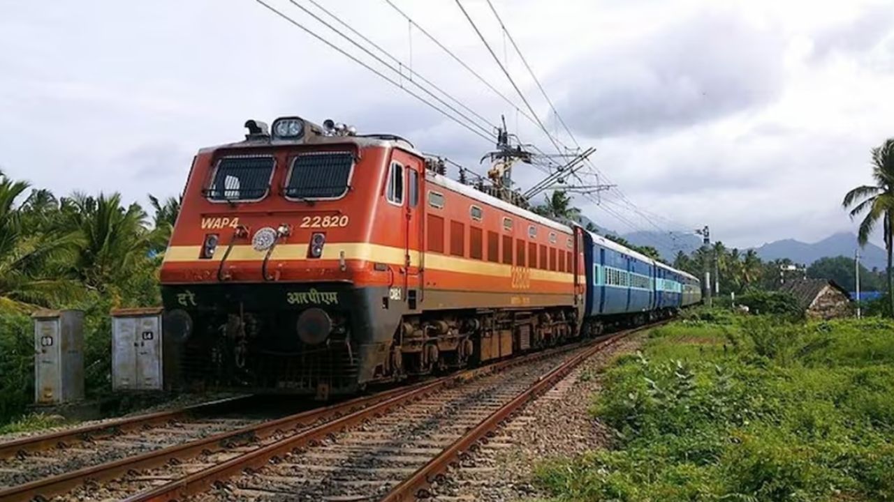 Gorakhpur News: मेल और एक्सप्रेस ट्रेनों में किराया बढ़ेगा, यात्री होंगे प्रभावित