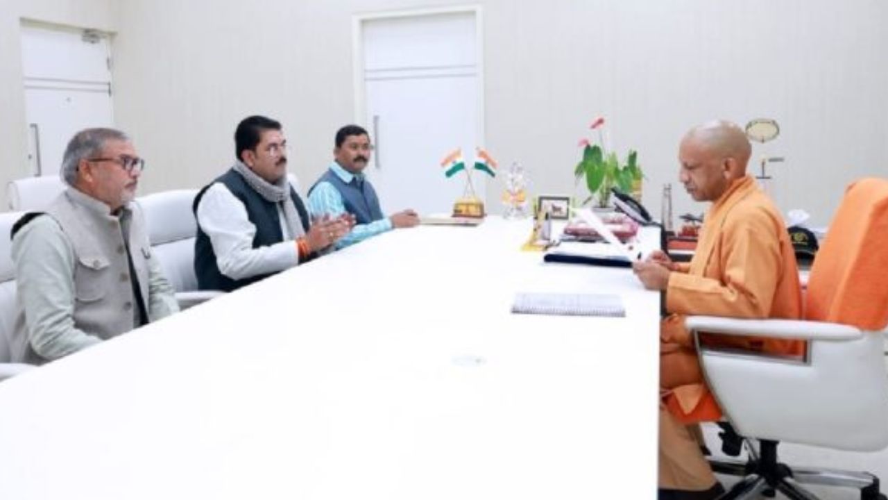 Up News: मुख्यमंत्री दरबार में झींझक का विकास एजेंडा, तीन मांगों पर टिकी नगर की उम्मीदें