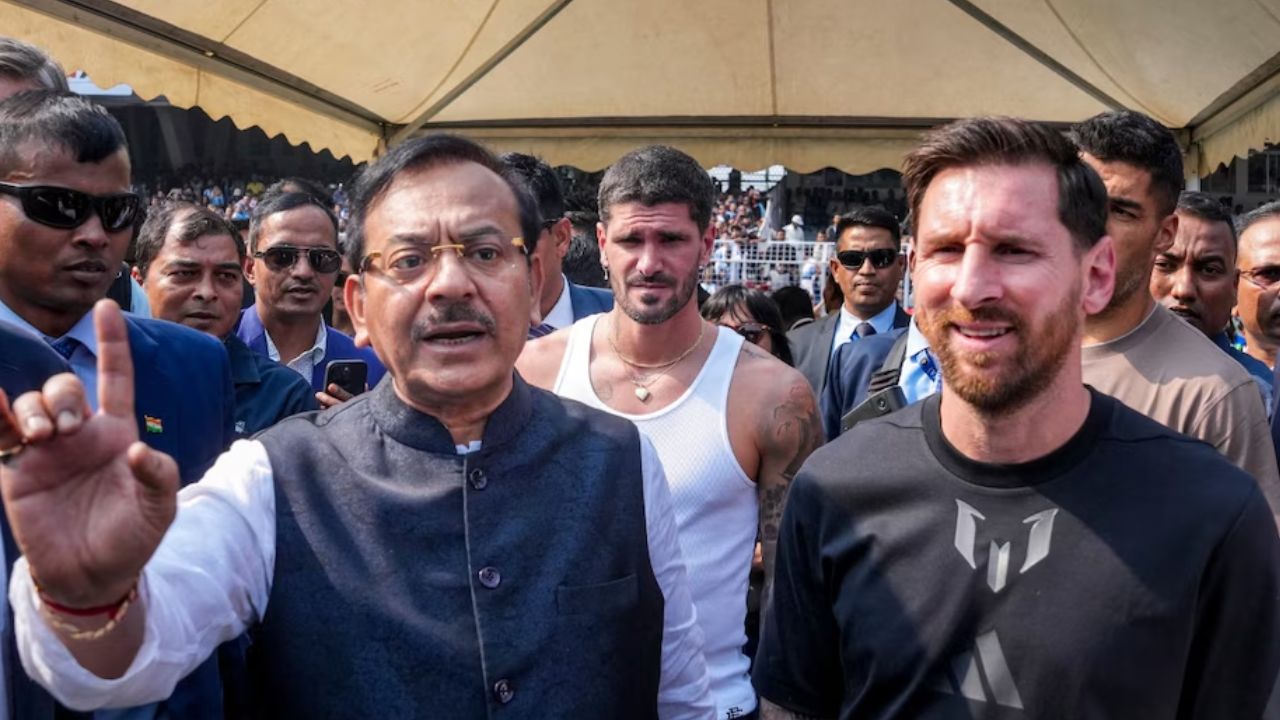 मेसी के इवेंट में बवाल पर बड़ा एक्शन, कोलकाता के खेल मंत्री का इस्तीफा, SIT गठित