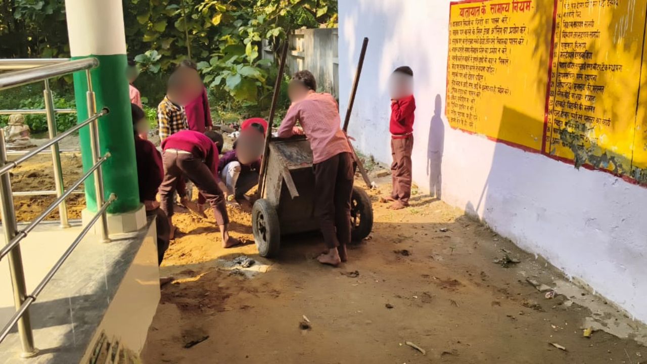 पढ़ाई की जगह बच्चों से कराया जा रहा काम: स्कूल का वीडियो वायरल होने के बाद प्रशासन में हड़कंप, जांच शुरू