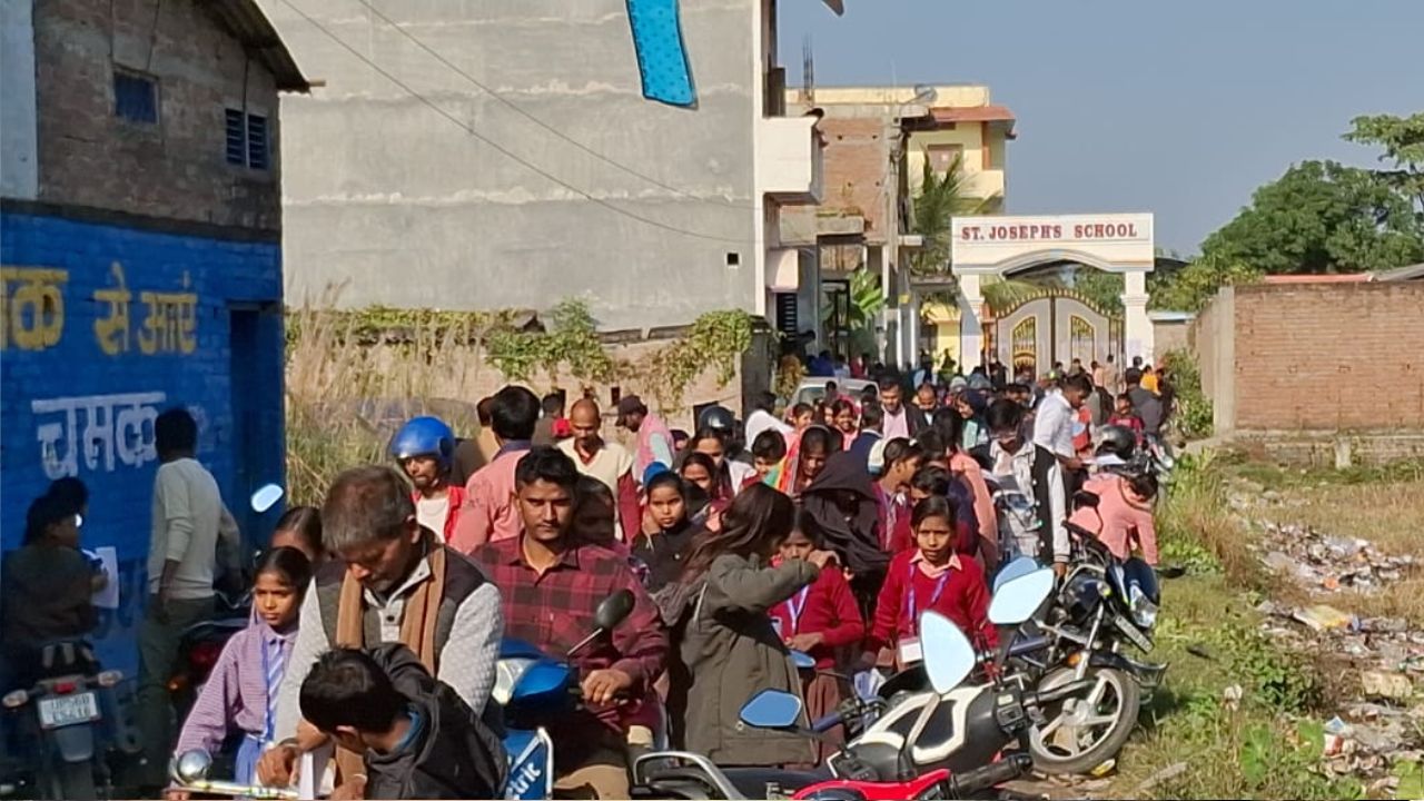 Maharajganj News: सेकेंडरी स्कूल में नवोदय प्रवेश परीक्षा शांतिपूर्ण ढंग से सम्पन्न; 289 विद्यार्थियों ने लिया भाग