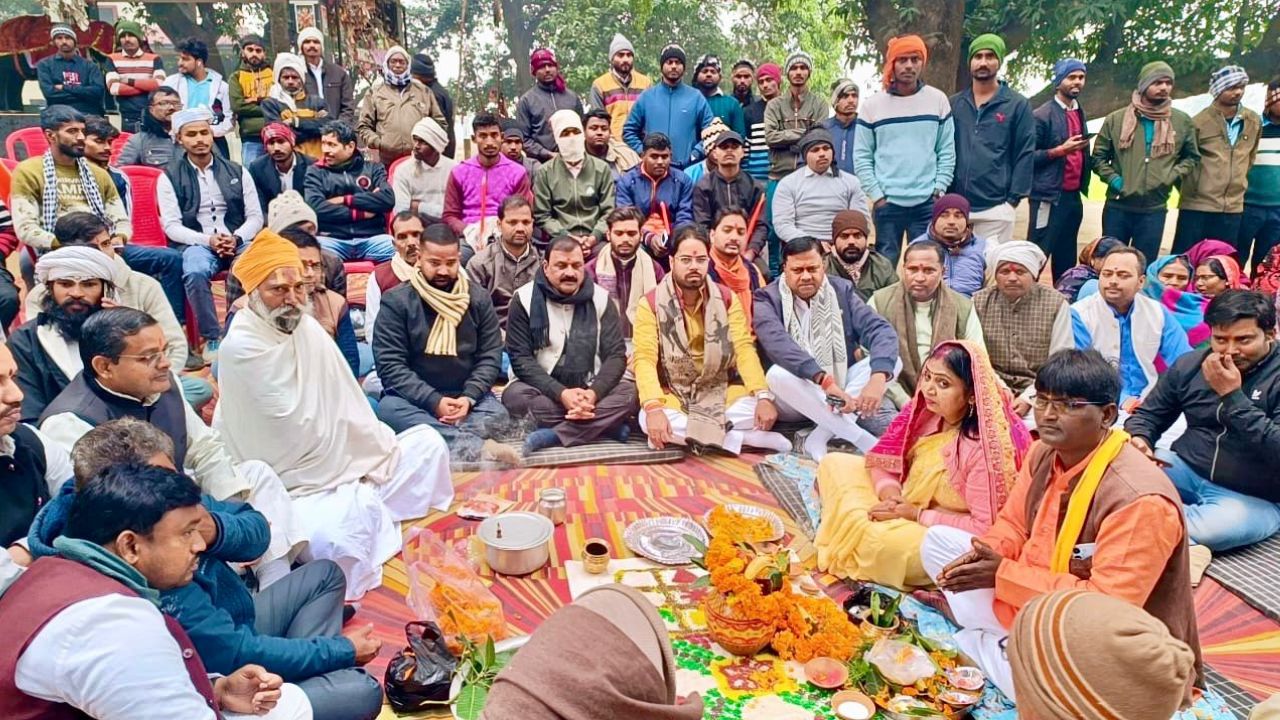 Maharajganj News: पनियरा में विराट हिन्दू सम्मेलन का भूमि पूजन एवं जागरूकता रैली भव्य रूप से सम्पन्न