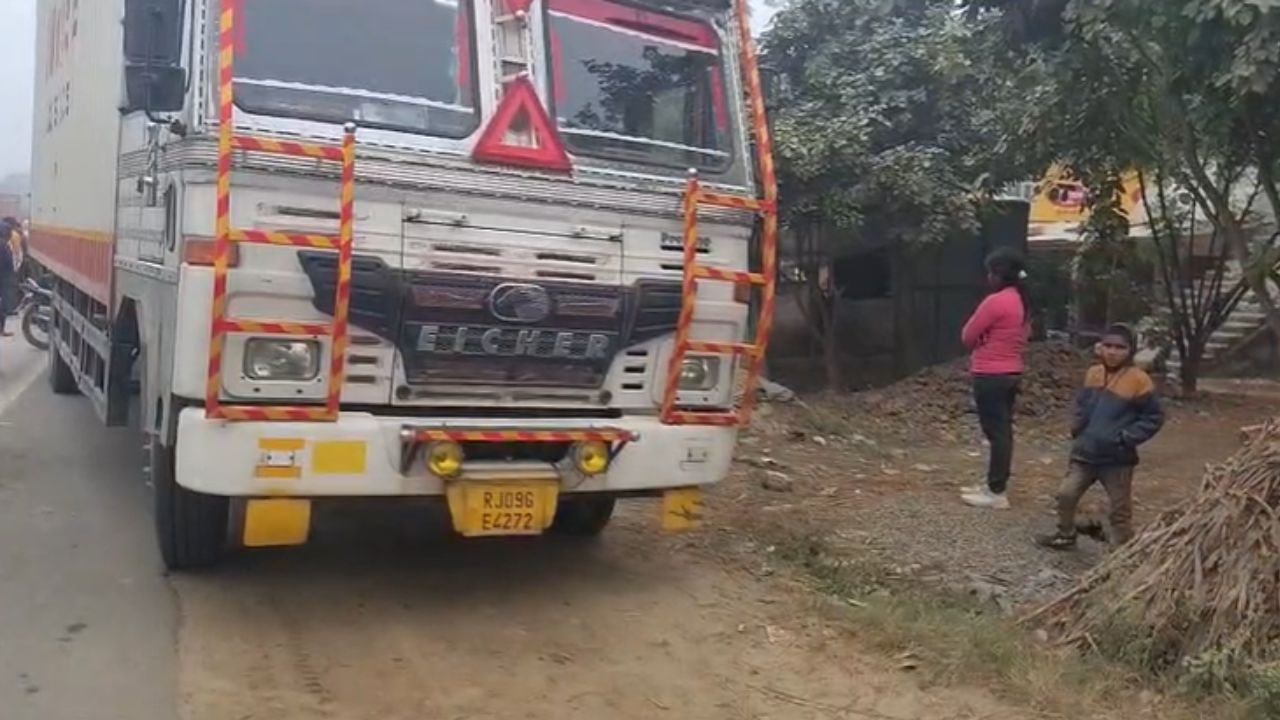 मैनपुरी में सड़क हादसे में वृद्ध की मौत, कंटेनर का ब्रेक फेल; जानें कैसे हुआ हादसा