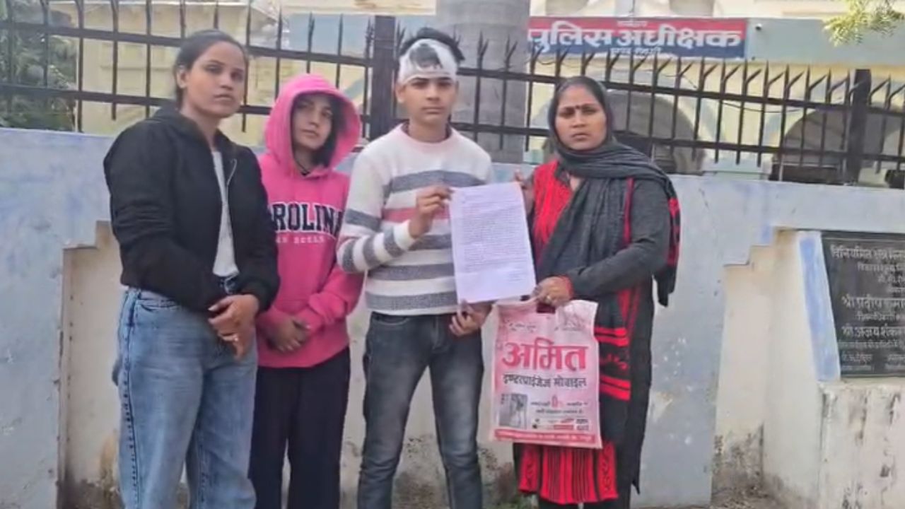 मैनपुरी में रंजिश का खौफ: महिला और बच्चों पर हमला, DM से लगाई गुहार