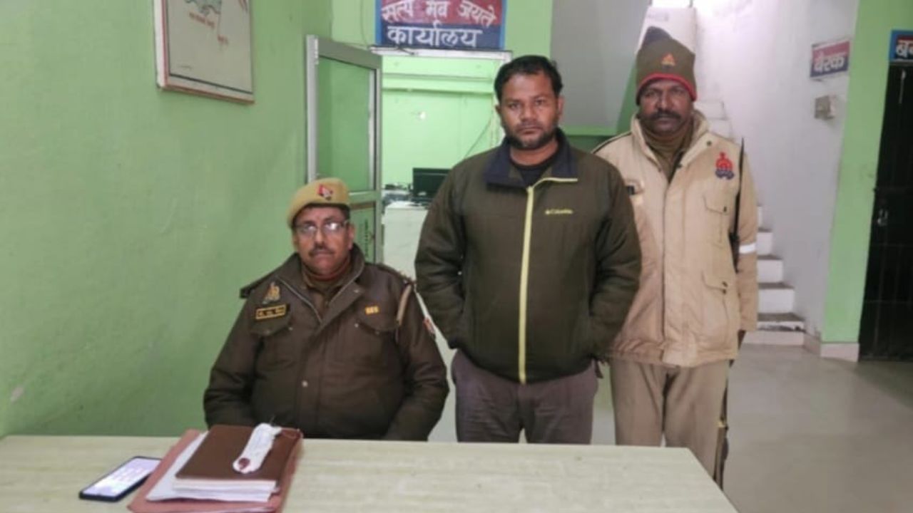 Mainpuri News: संदिग्ध की तलाशी में मिला चाकू, मौके पर मचा हड़कंप