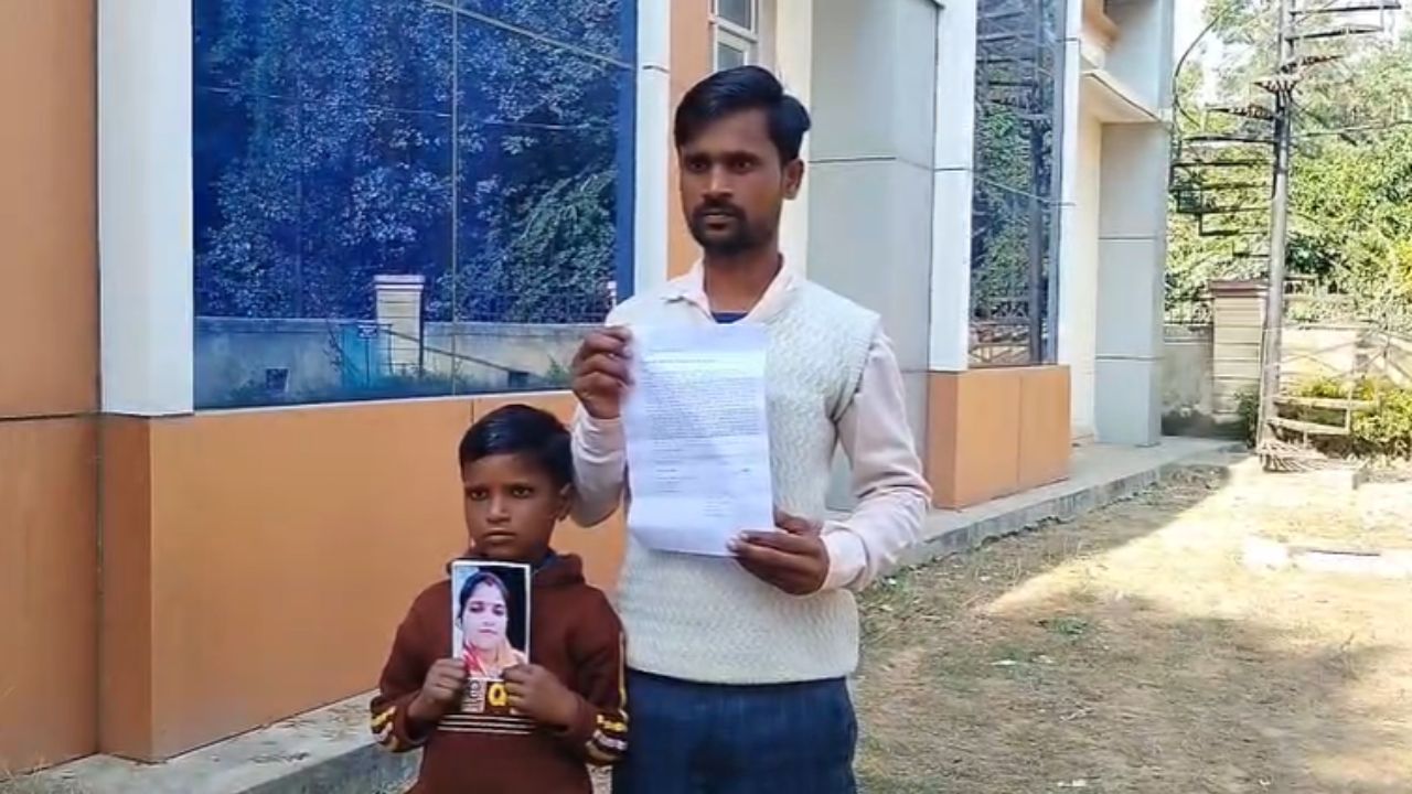 Mainpuri News: मां की तस्वीर लेकर मासूम पहुंचा एसपी ऑफिस! तीन बच्चों के प्रेमी के साथ हुई फरार