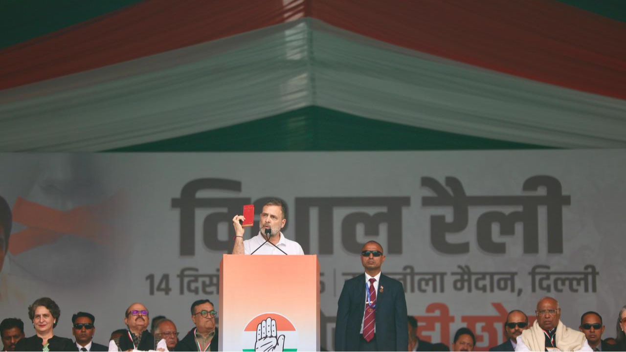 यह रैली विशेष रूप से ‘वोट चोरी’ और चुनाव प्रक्रिया में कथित गड़बड़ियों को लेकर आयोजित की गई। यह रैली विशेष रूप से ‘वोट चोरी’ और चुनाव प्रक्रिया में कथित गड़बड़ियों को लेकर आयोजित की गई।